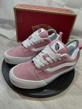 NWT Vans Womens Knu Skool Pink& White Suede Low-Top Skate Shoes SIZE 8.5 OR 7 Y